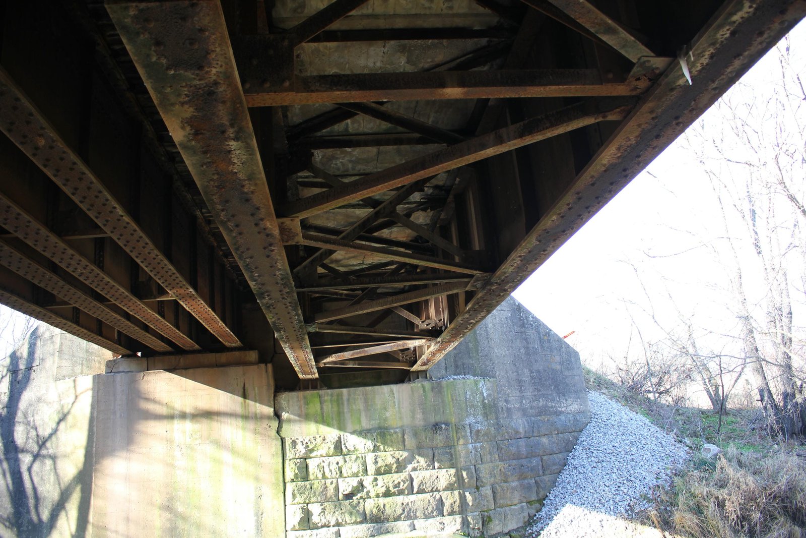 Girder detail, north track